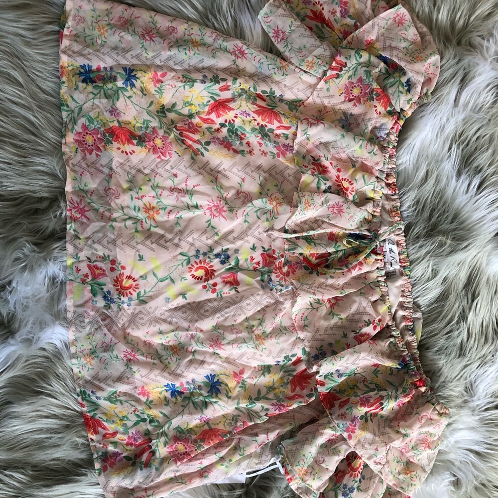 Nordstrom Rack. Ruffle flower women’s blouse. - Picture 3 of 6